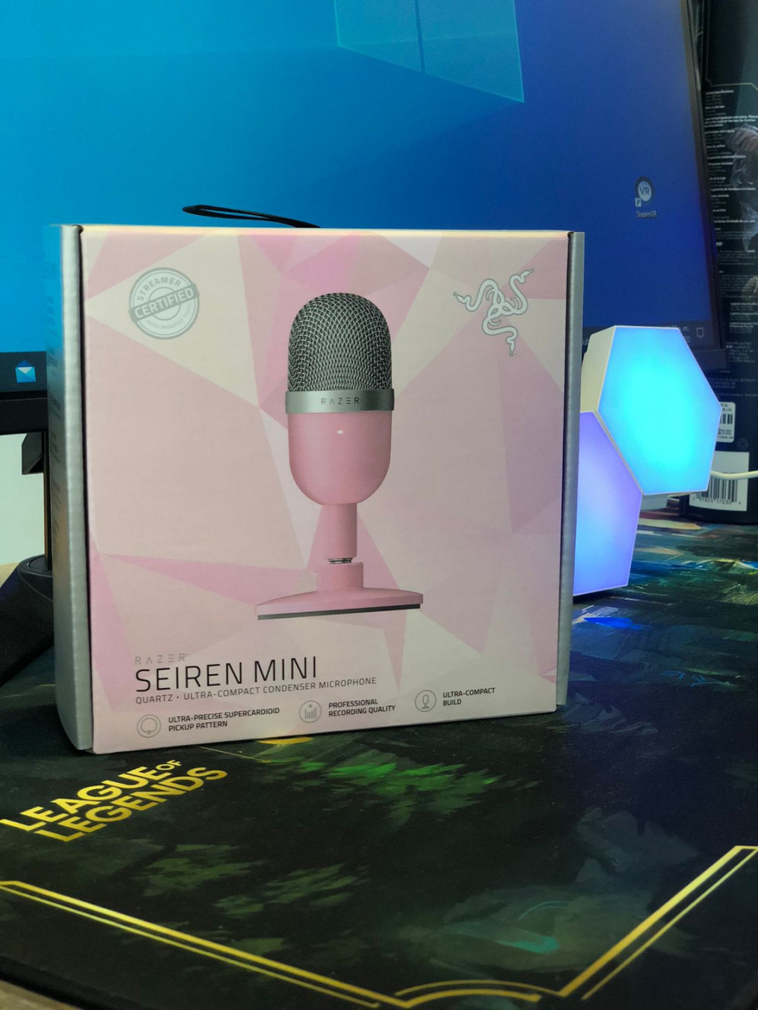 Micrófono RAZER SEIREN mini ultra compact condenser rosado - Viva Digital